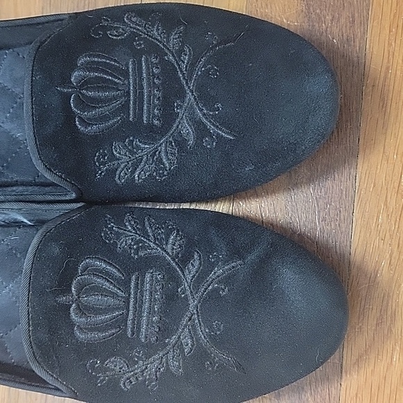 Vionic Women's Black Embroidered Slip-On Flats - Picture 2 of 12